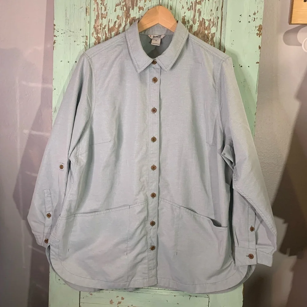Men’s Duluth Trading Co light blue long sleeve button up long sleeve shirt